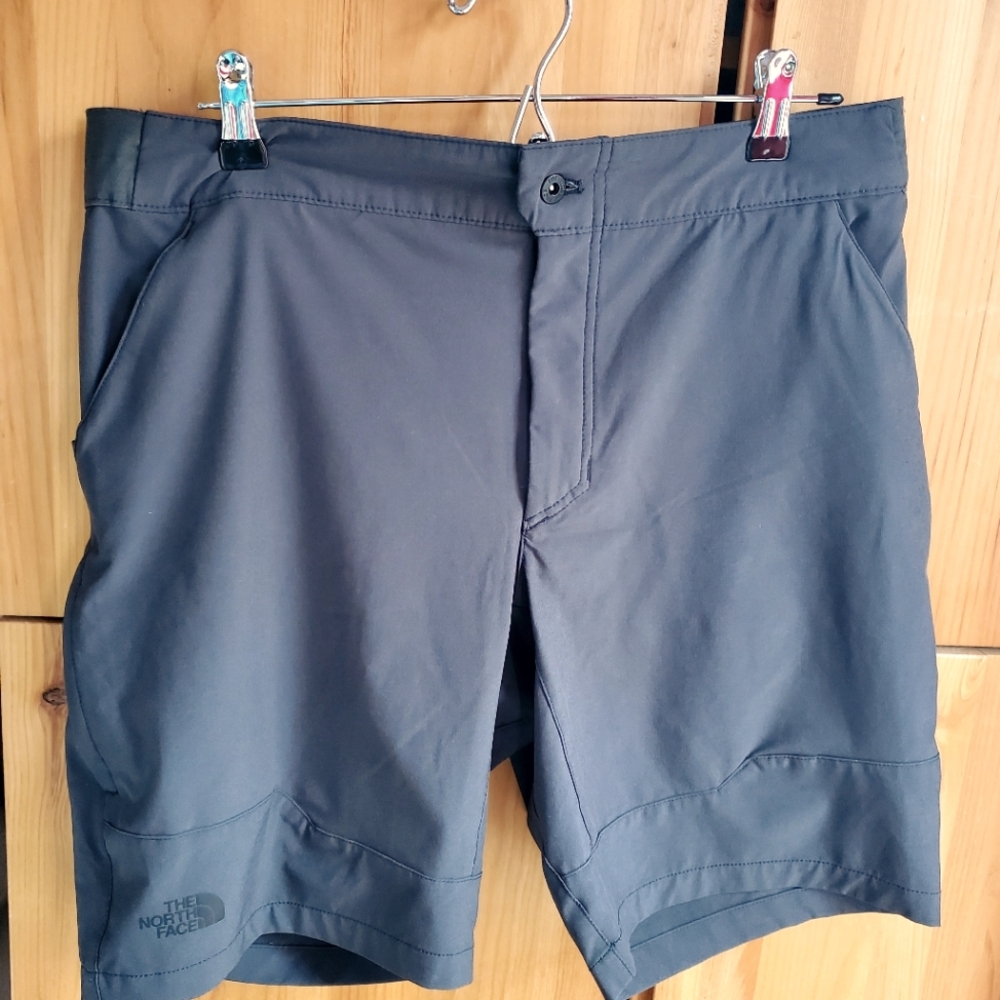 The North Face Men's Dark Green Lightweight Hiking Shorts Size 34